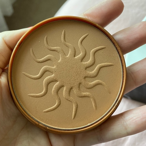 RIMMEL LONDEN NATURAL POWDER BRONZER /UNUSED! - Picture 2 of 4